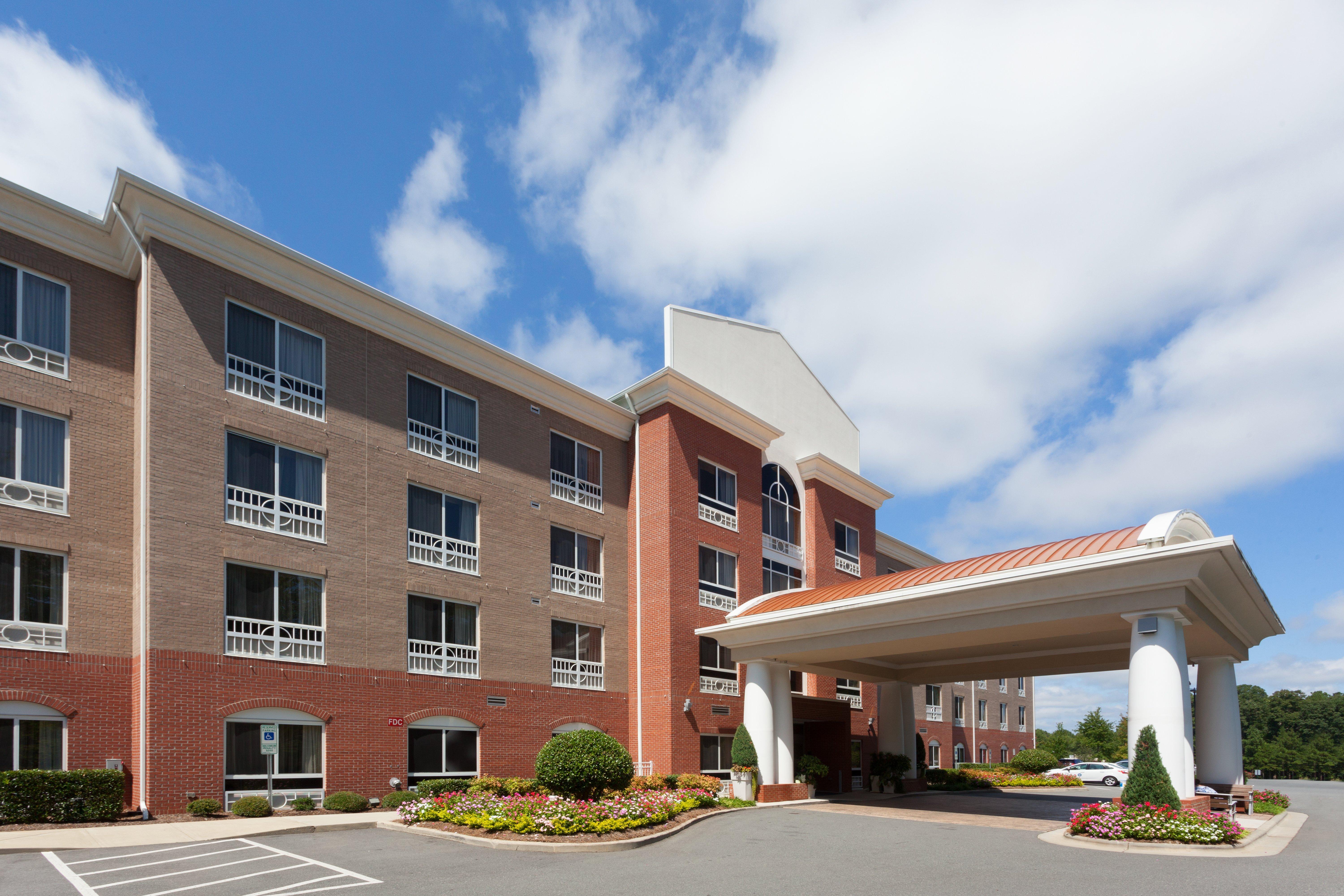 Holiday Inn Express Hotel Raleigh Southwest By Ihg Exterior photo