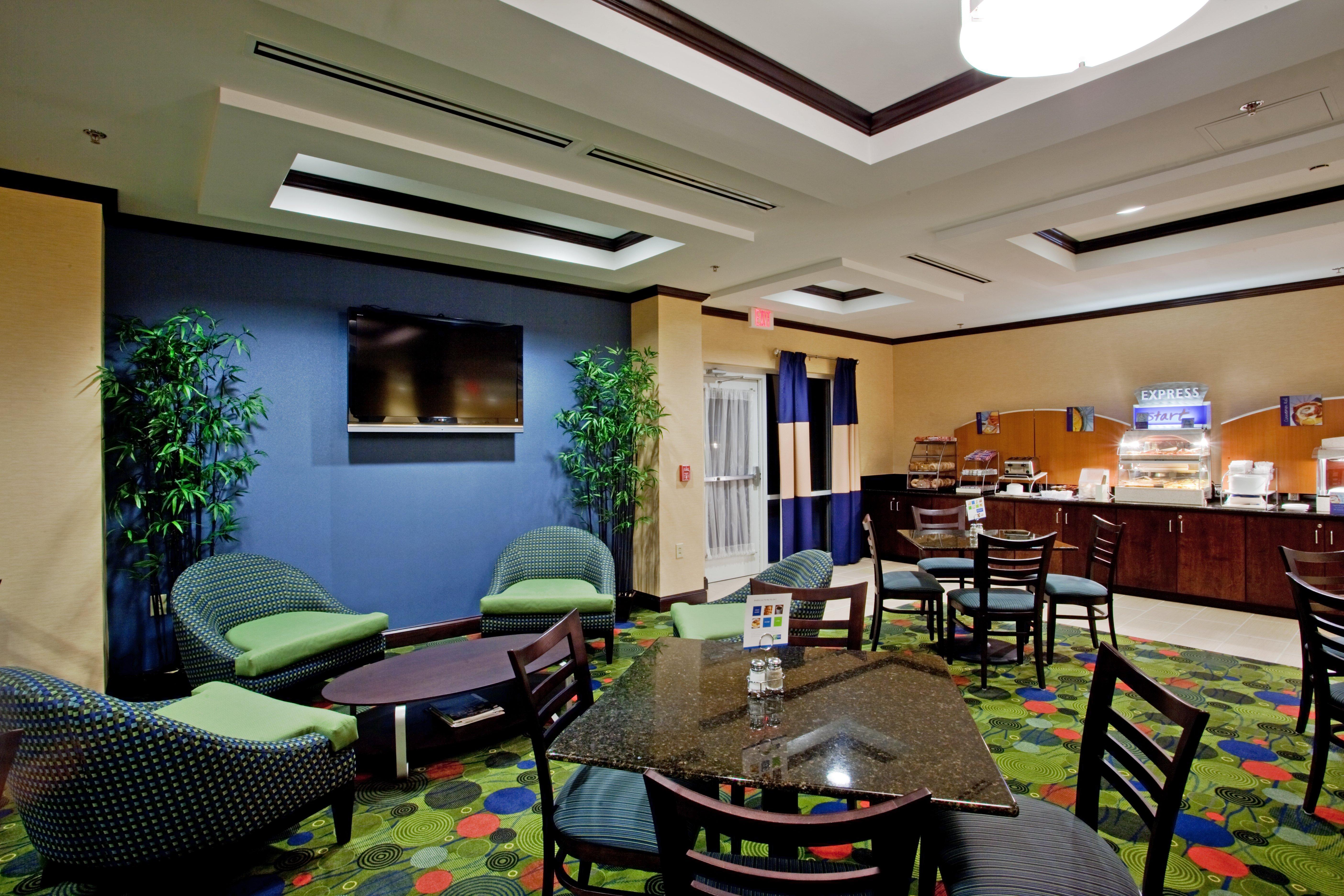 Holiday Inn Express Hotel Raleigh Southwest By Ihg Exterior photo