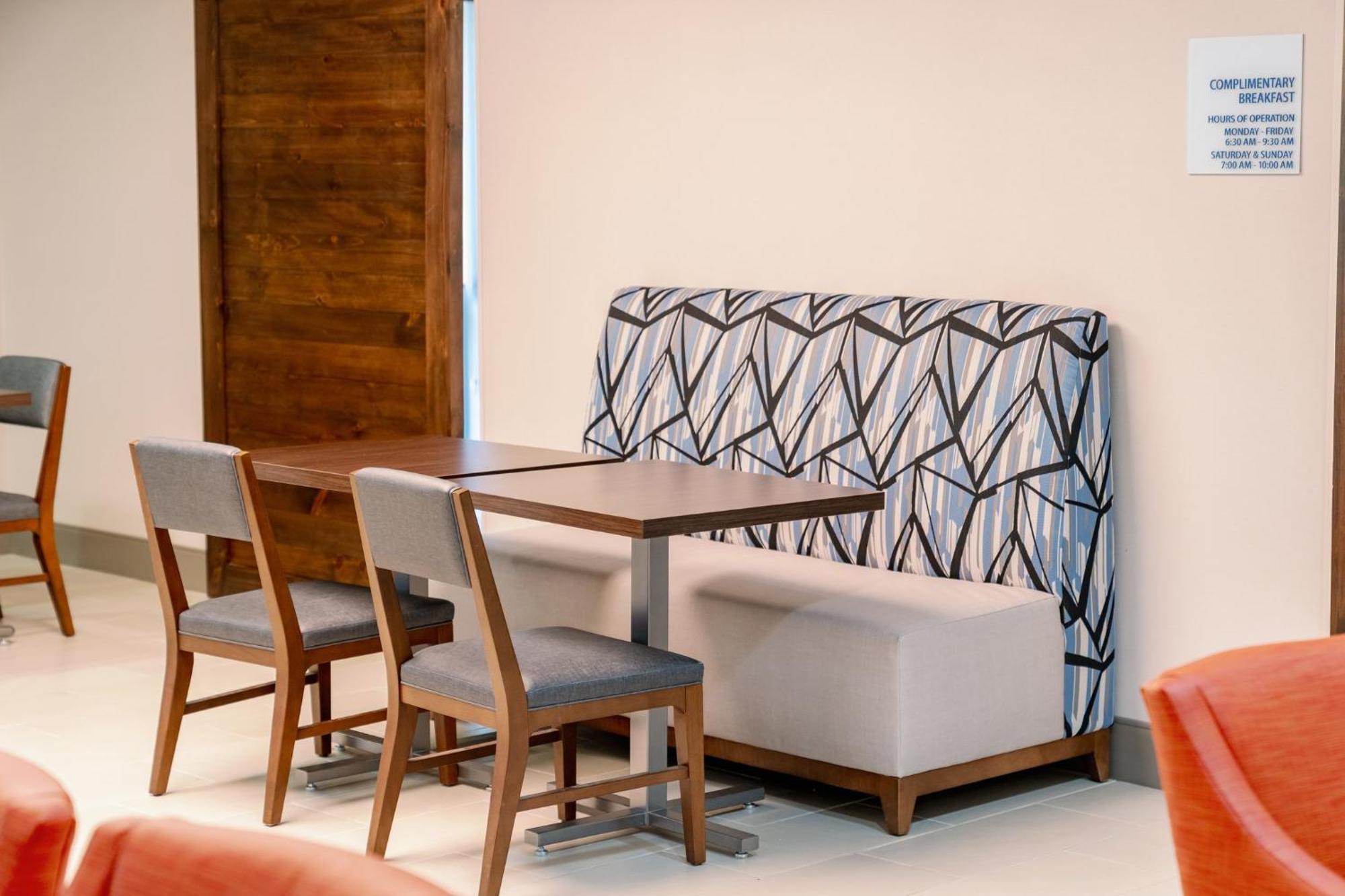 Holiday Inn Express Hotel Raleigh Southwest By Ihg Exterior photo