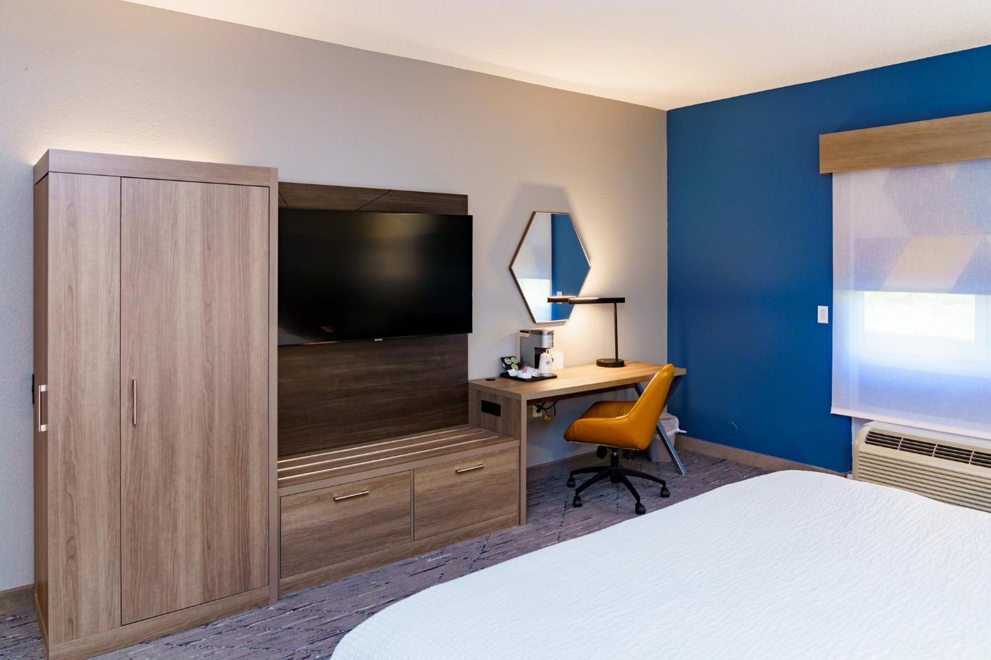 Holiday Inn Express Hotel Raleigh Southwest By Ihg Exterior photo