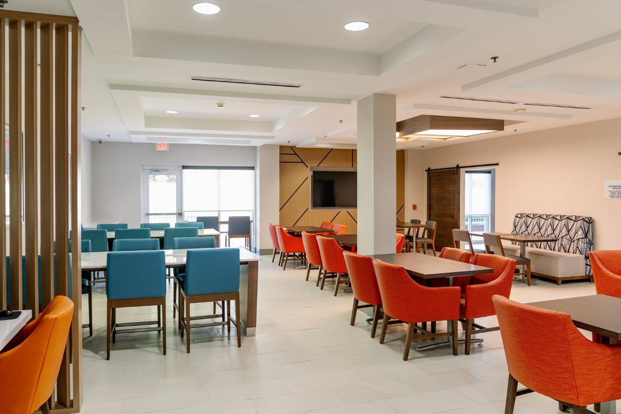 Holiday Inn Express Hotel Raleigh Southwest By Ihg Exterior photo